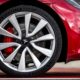 Comment modifier les étriers de frein Model 3 en rouge