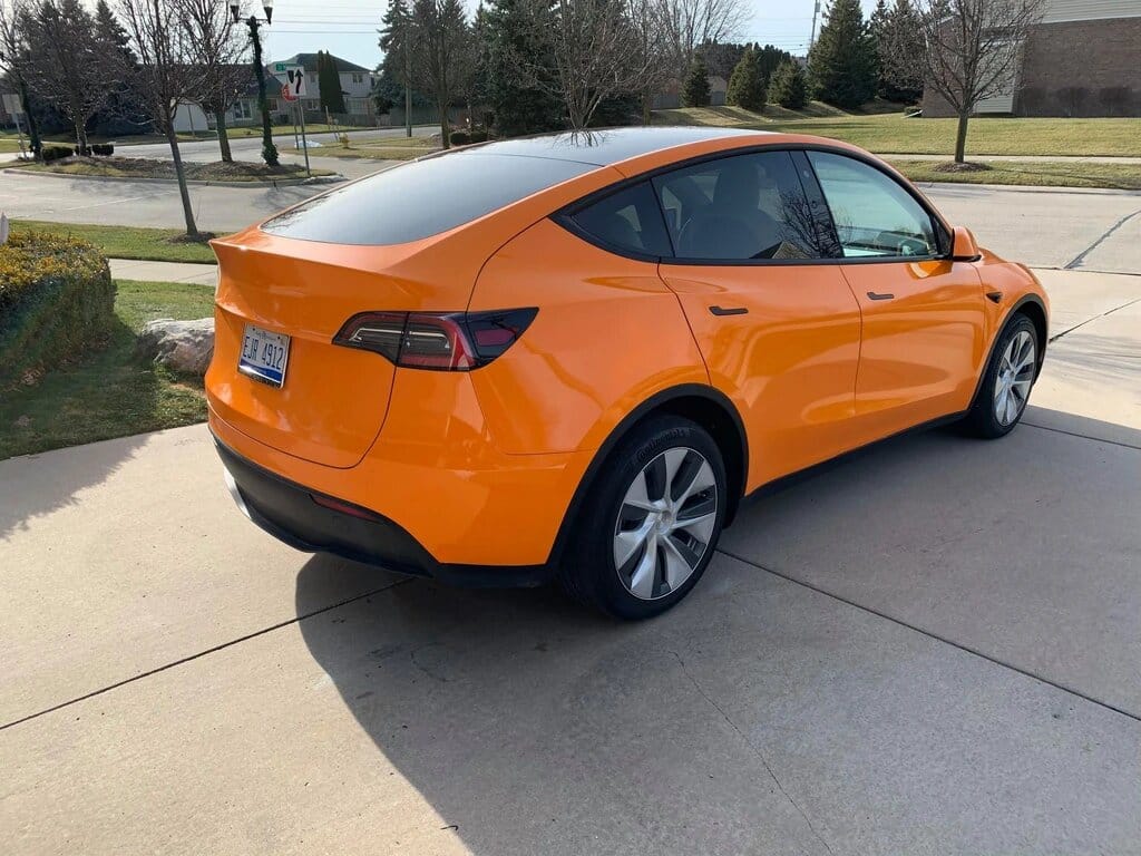 Orange vif cover Tesla Model Y profil