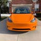 Orange vif Tesla Model Y