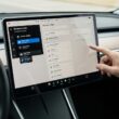 Comment vérifier et installer les mises à jour de votre Tesla ?