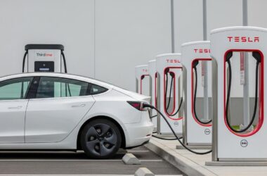 SuperChargeur Tesla ou bornes tierces, que choisir selon votre situation et vos trajets ?