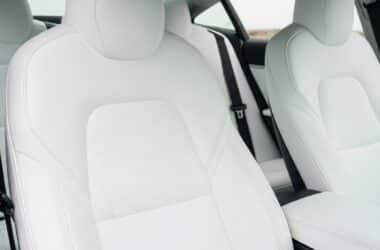 L'intérieur blanc Tesla est magnifique mais salissant et voici comment l'entretenir au quotidien