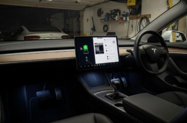 Pourquoi votre Tesla perd de l'autonomie en stationnement et comment limiter ce phénomène ?