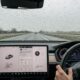 L'Autopilot Tesla est-il vraiment utilisable sous la pluie ou vaut-il mieux reprendre le contrôle ?