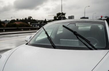 Essuie-glaces Tesla enfin fiables ? Un brevet change tout