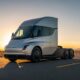 Jay Leno teste le Tesla Semi : ses impressions surprenantes