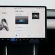 Comment personnaliser les sons et alertes de votre Tesla pour une expérience unique ?