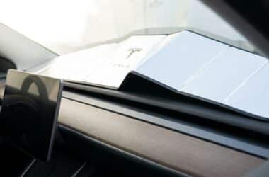 Comment protéger le tableau de bord de votre Tesla du soleil et éviter les craquelures ?