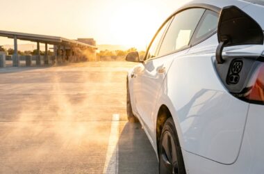 Comment la chaleur extrême affecte réellement la batterie de votre Tesla et comment la protéger ?