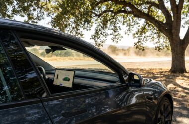 Les réglages d'été indispensables pour préserver votre batterie Tesla pendant les canicules