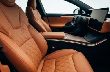 Tesla pourrait proposer des sièges massants dans ses futurs modèles et ce que ça changerait