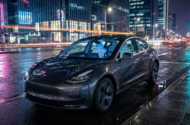 Grok contrôle ta Tesla d'une seule phrase vocale