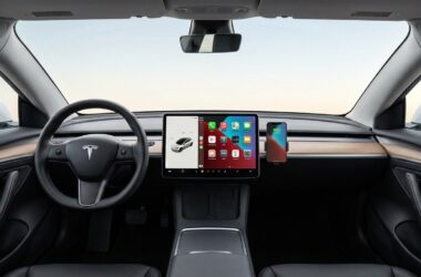 Comment partager l'écran de votre téléphone sur l'écran Tesla avec les méthodes qui fonctionnent ?