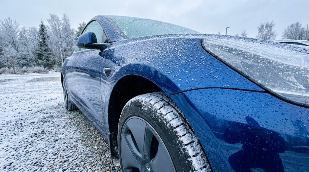 Comment préparer l'extérieur de votre Tesla pour l'hiver et éviter les dégâts du sel et du froid ?